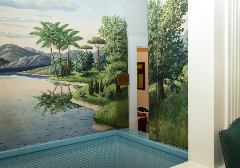 Arlington First Baptist baptistry view of right side from front